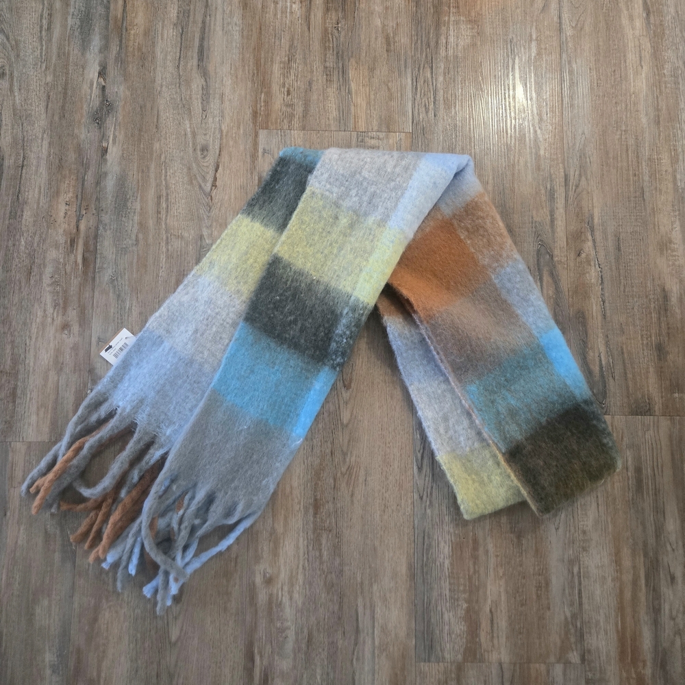 NWT C.C. Fluffy Plaid Scarf